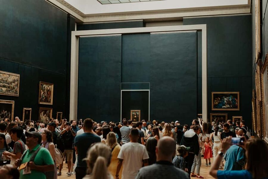 Paris: Louvre Museum Hosted Entry and Mona Lisa Audioguide - What this Louvre experience really includes