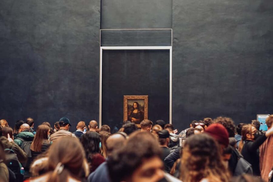 Paris: Louvre Museum Hosted Entry and Mona Lisa Audioguide - Timed entry and the security queue