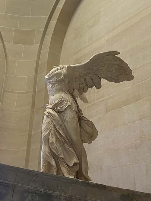 Paris: Louvre Museum Hosted Entry & Masterpieces Audio Guide - Using the Masterpieces audio guide on your phone