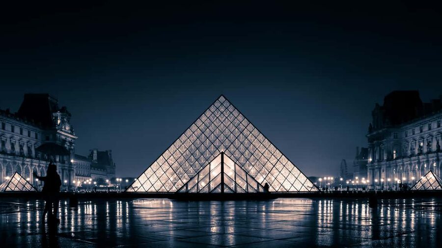 Paris: Louvre Museum Ticket with Optional Hosted - Why the Louvre building is part of the attraction