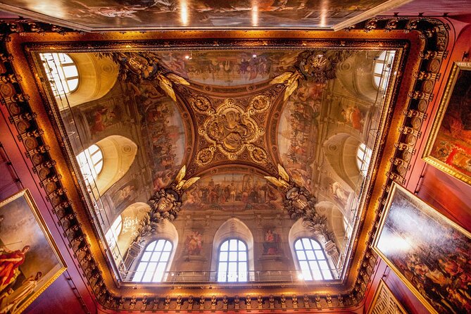 Paris: Louvre Museum Tour Mona Lisa & Iconic Masterpieces - Entering through the glass pyramid