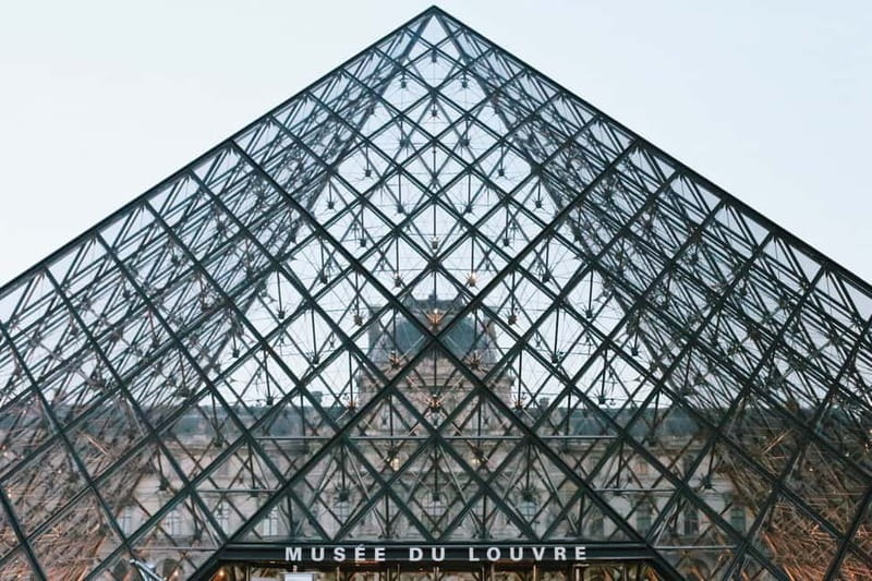 Paris: Louvre Must-See Tour with Reserved Entry Ticket - Practical details that affect your day