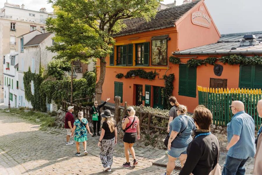 Paris: Louvre or Orsay, Eiffel Tower, City Walk & Cruise - Montmartre beyond the postcard