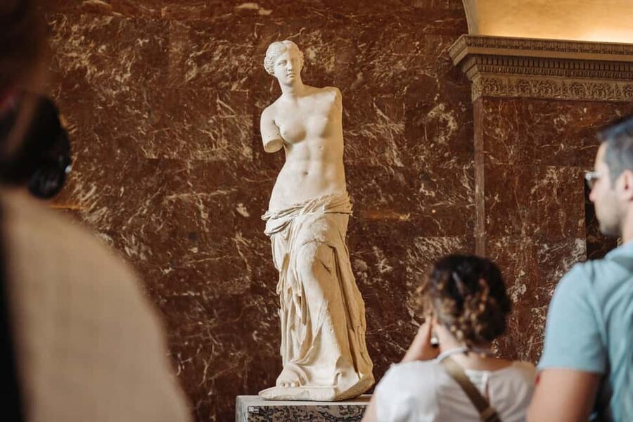 Paris: Louvre or Orsay, Eiffel Tower, City Walk & Cruise - A one-hour lunch break in central Paris
