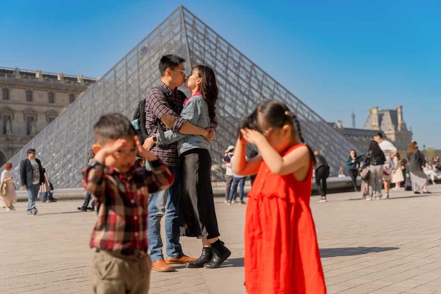 Paris: Louvre photoshoot or Seine bridges Eiffel Tower walk - The Louvre and Tuileries Garden offer two different moods