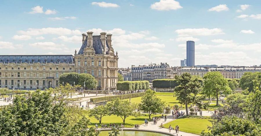 Paris: Louvre Private Family Tour for Kids + Reserved Entry - Meeting at the Louis XIV Statue