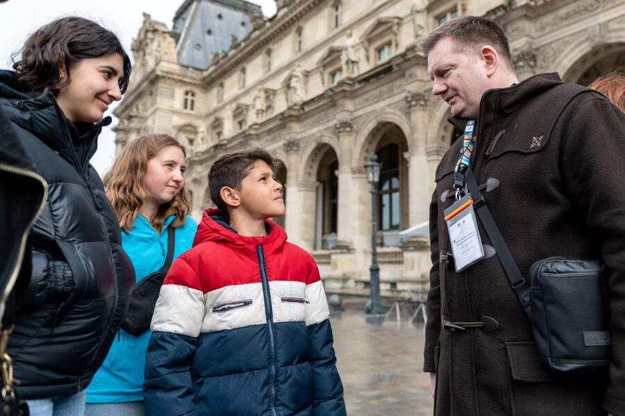 Paris: Louvre Private Family Tour for Kids + Reserved Entry - Keeping Children Interested Without Talking Down to Them