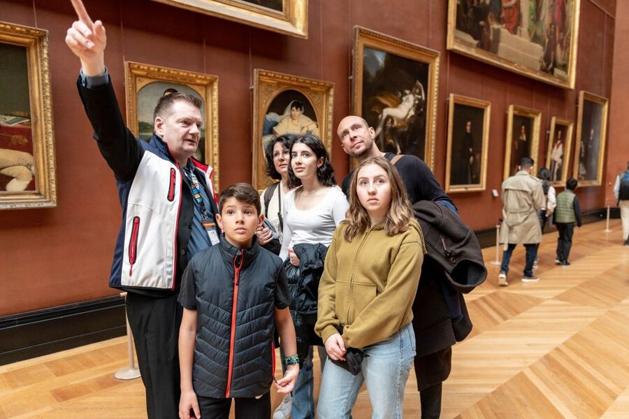 Paris: Louvre Private Family Tour for Kids + Reserved Entry - Languages, Group Limits, and Cancellation