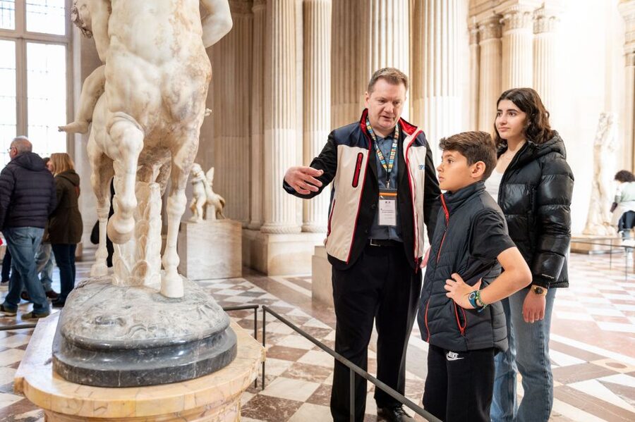 Paris: Louvre Private Family Tour for Kids + Reserved Entry - The Two-Hour Route Through the Louvre
