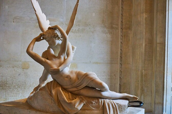 Paris Louvre Small Group Tour with Pre-Reserved Tickets - A closer look at the Mona Lisa stop