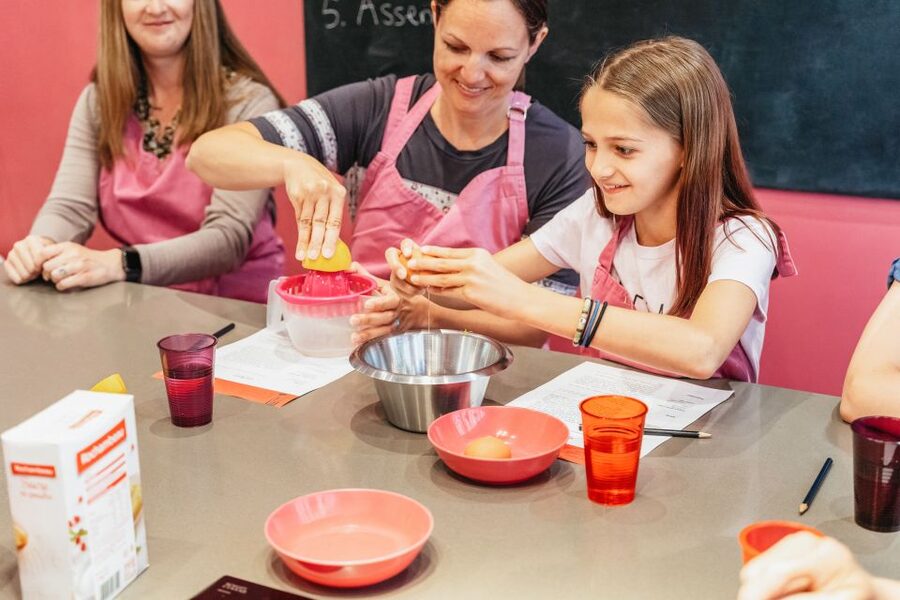 Paris: Macarons Cooking Class with Pâtisserie Chef Noémie - Tea, coffee, and a chance to talk pastry
