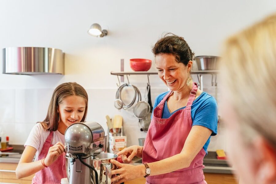 Paris: Macarons Cooking Class with Pâtisserie Chef Noémie - What the $141 price really buys