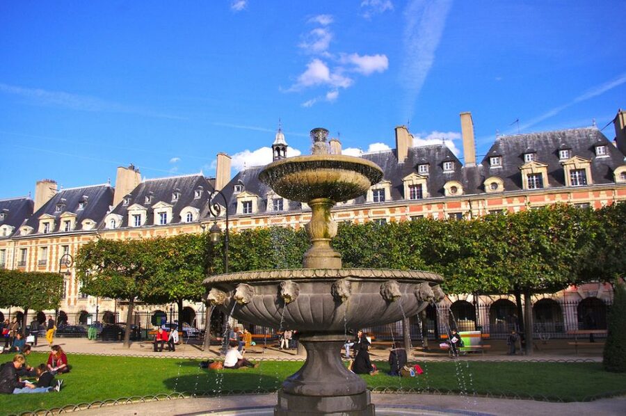 Paris Marais Quarter 2-Hour Private Walking Tour - The Pompidou Centre and the medieval city