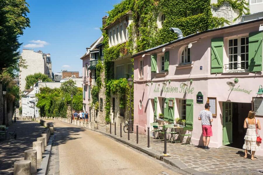 Paris Montmartre: 2-Hour City Tour in German - Why Montmartre works so well as a walking tour