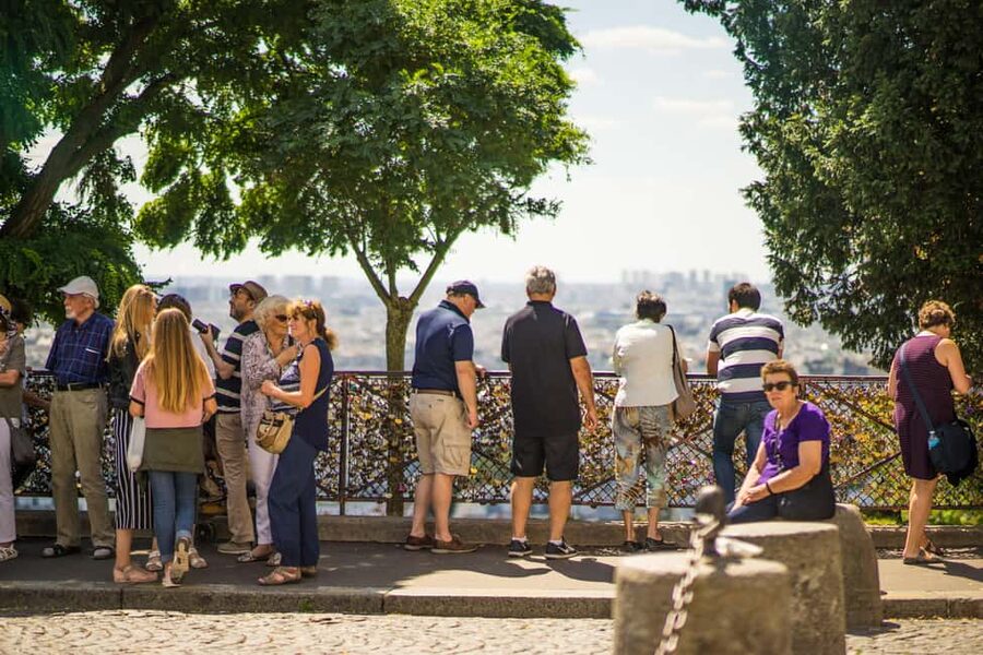 Paris Montmartre: 2-Hour City Tour in German - Lapin Agile and the village side of Montmartre