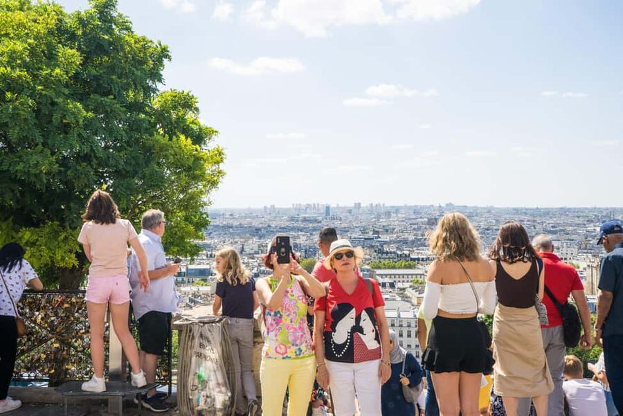 Paris Montmartre: 2-Hour City Tour in German - What $91 means for the value