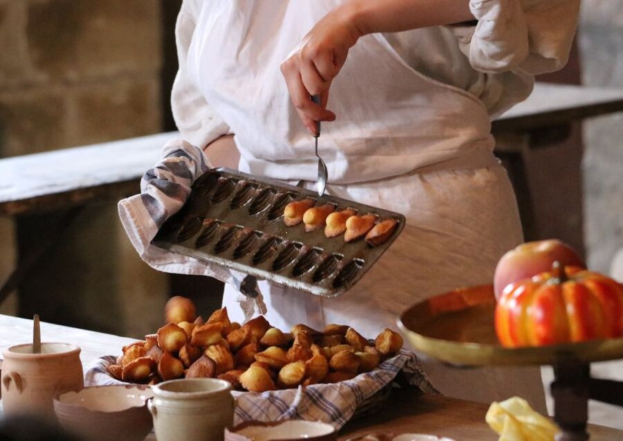 Paris: Montmartre Culture and Local Pastries Walking Tour - Starting at Lamarck-Caulaincourt and Chez Ginette