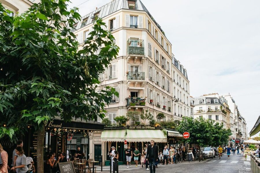 Paris: Montmartre Food and Wine Guided Tour - What the guide adds to the experience