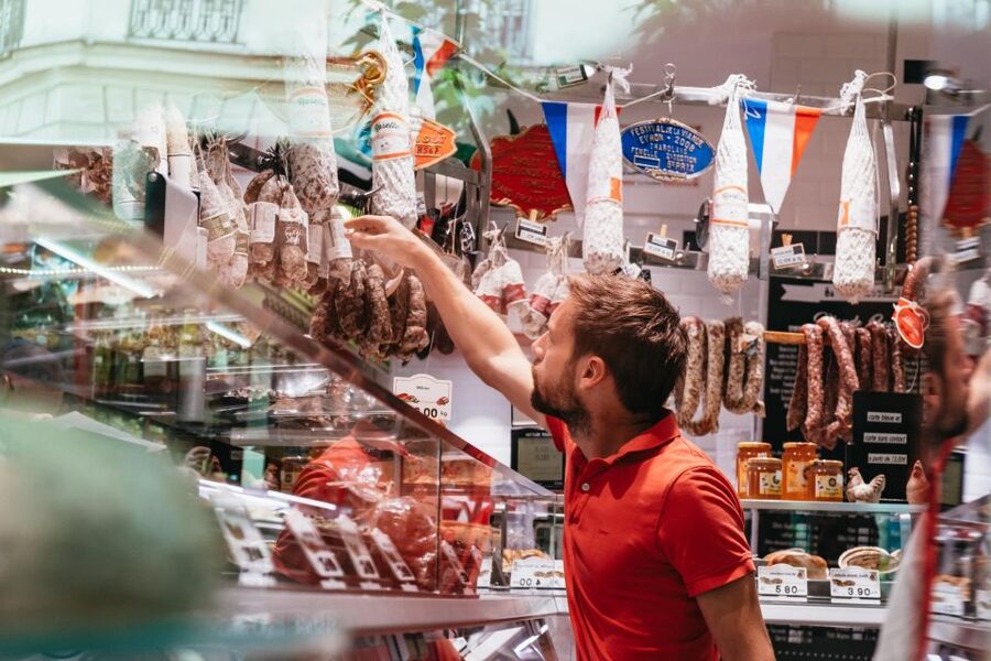 Paris: Montmartre Food and Wine Guided Tour - Weather, dietary needs, and basic planning