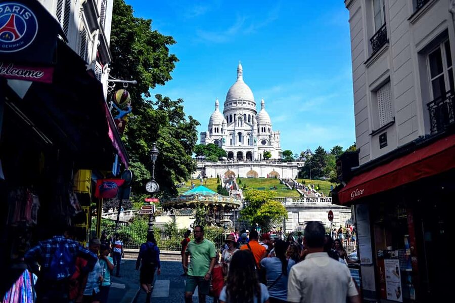Paris: Montmartre Food Tasting Walking Tour with Secret Dish - Key points to know before you book