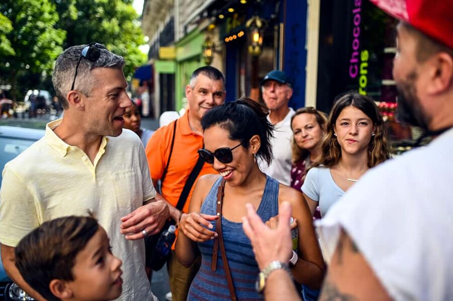 Paris: Montmartre Food Tasting Walking Tour with Secret Dish - The guides make the difference