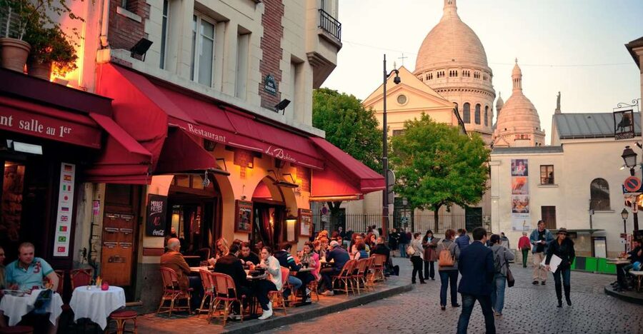 Paris: Montmartre Food Tour with Full Meal - Starting beneath the Moulin Rouge