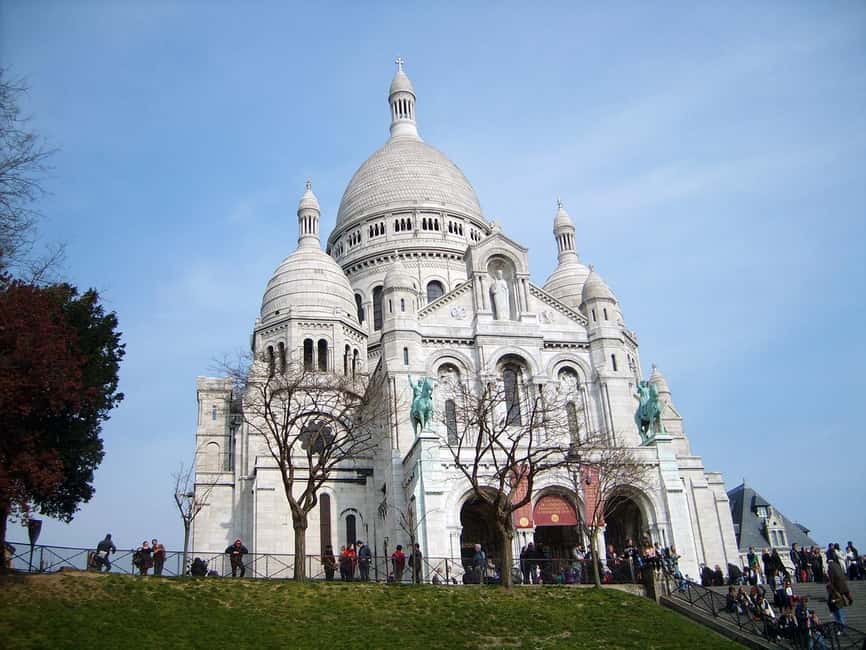 Paris : Montmartre highlights walking tour - La Maison Rose and the picture-book streets