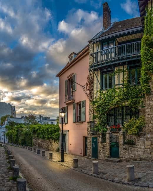 Paris: Montmartre Highlights Walking Tour with a Local Guide - Key points to know before you book
