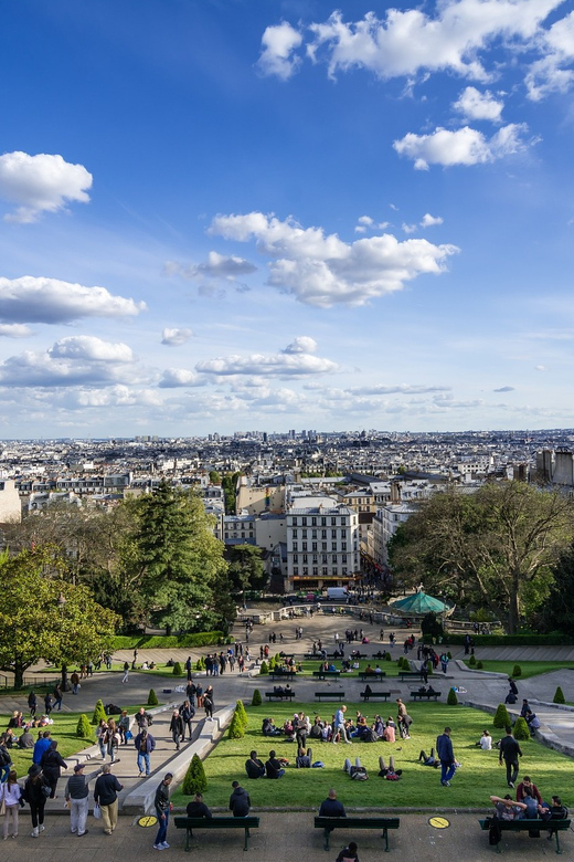 Paris: Montmartre Highlights Walking Tour with a Local Guide - Maison Rose and the lanes beyond the postcards