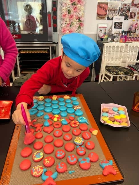 Paris: Montmartre Macaron Baking Workshop - Ganache, fillings, and the waiting time
