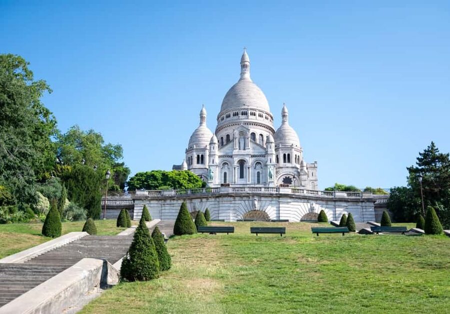 Paris: Montmartre, Notre-Dame, & Louvre Tour with Cruise - Wall of Love, Moulin de la Galette, and Place du Tertre