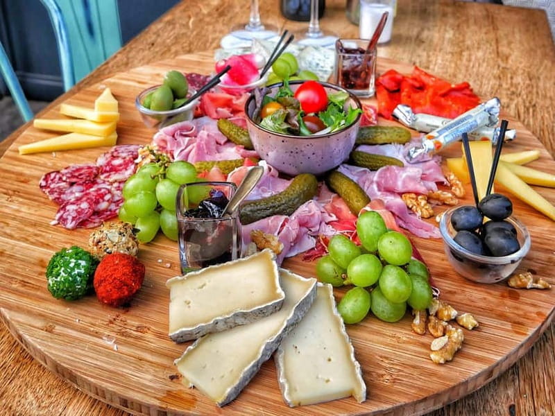 Paris: Montmartre/Pigalle Foodie Tour with Tastings - The guides make a major difference
