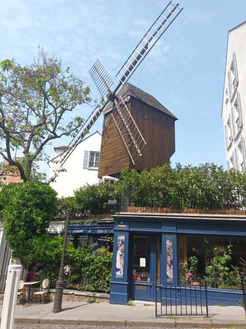 Paris: Montmartre Small Group Guided Walking Tour - Key points at a glance