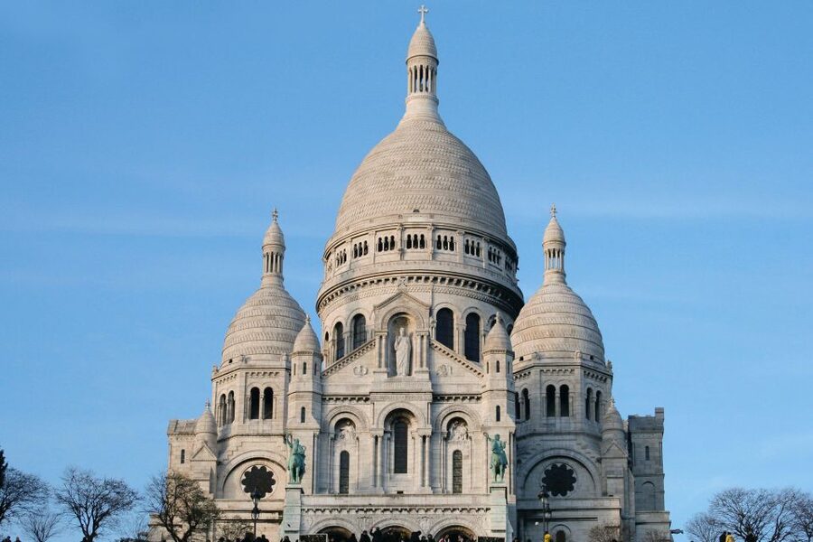Paris: Montmartre Small Group Guided Walking Tour - Finishing at the Moulin Rouge