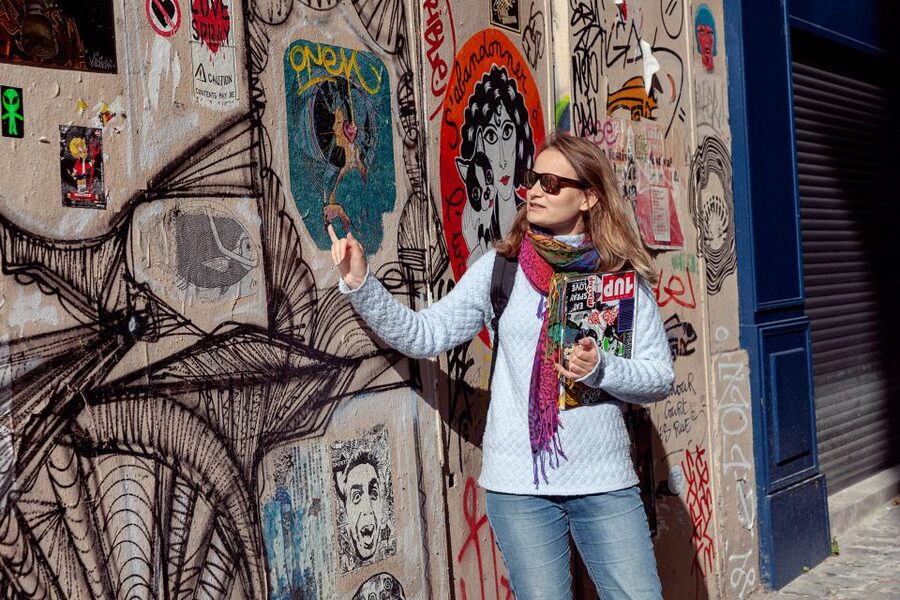 Paris: Montmartre Street Art Tour with an Artist - What the guide adds to the walk