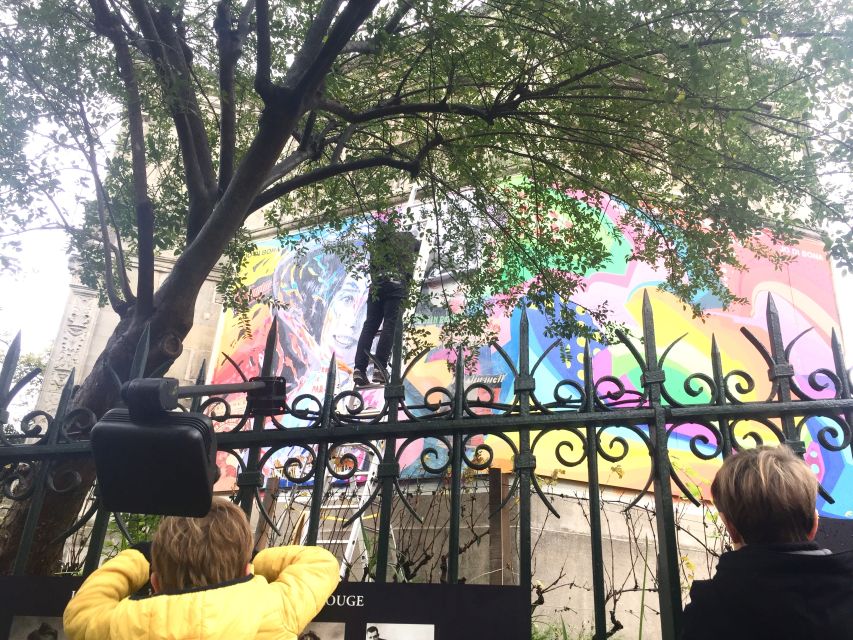 Paris: Montmartre Street Art Tour with an Artist - How to prepare for the 135-minute walk