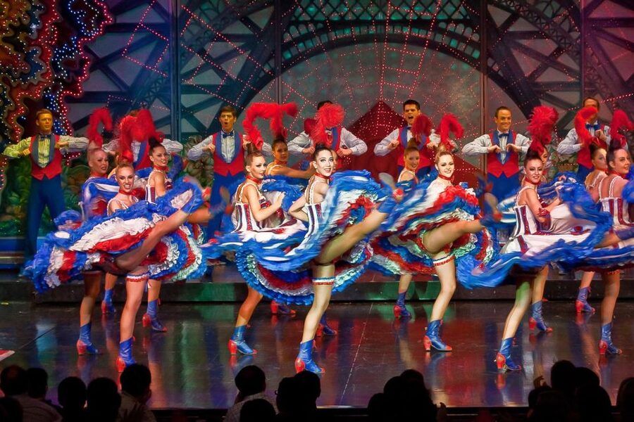 Paris: Moulin Rouge Cabaret Show Ticket with Champagne - Champagne and the two-hour schedule
