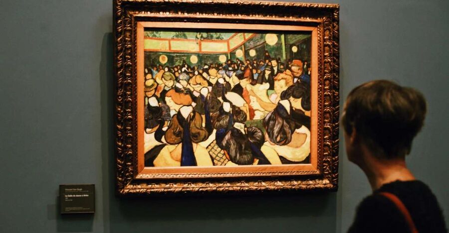 Paris: Musée d'Orsay Guided Tour with Ticket - Entering the former railway station