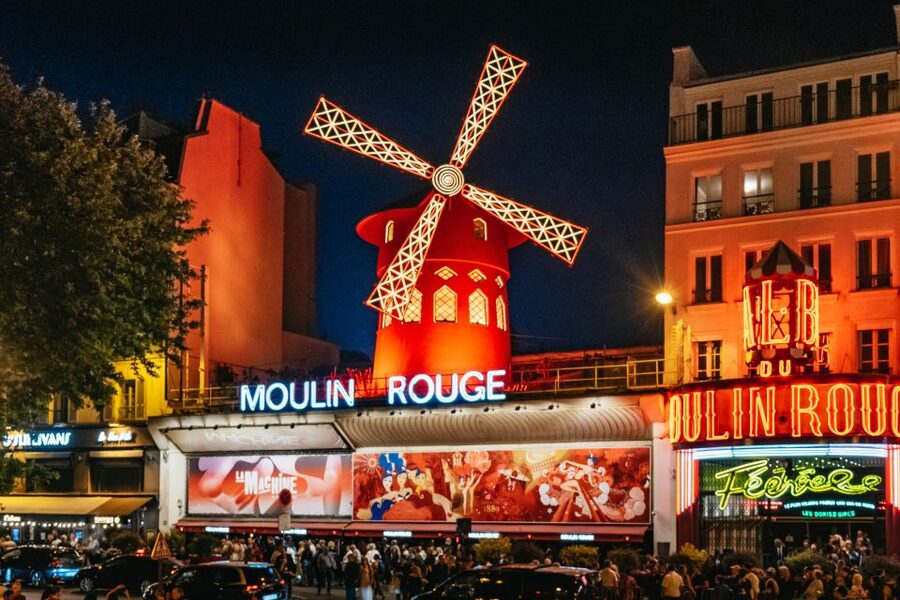 Paris: Night Bus Tour with Audioguide - Opera and the return to the Louvre