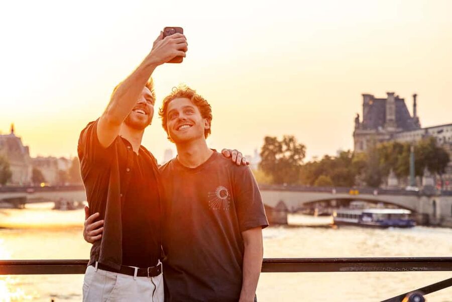 Paris: Night Small-Group Bike Tour and Boat Cruise - The Louvre and Tuileries Garden at sunset
