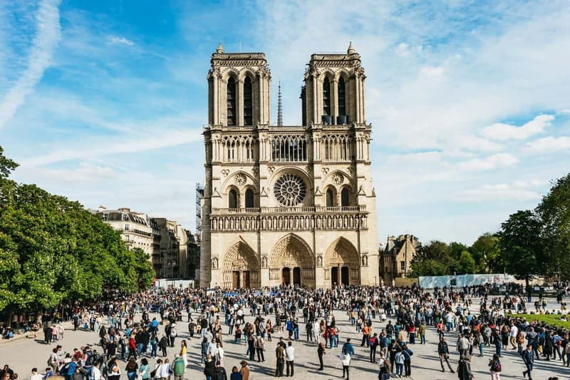 Paris: Notre-Dame Cathedral Exterior Guided Tour - The one-hour loop around Notre-Dame