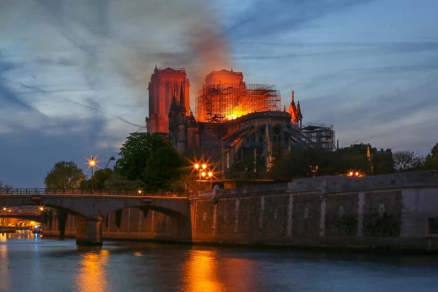 Paris: Notre Dame Cathedral Exterior Tour with Free Entry - What the $17 actually buys you at Notre Dame