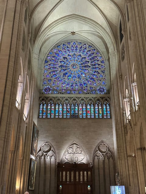 Paris: Notre Dame Cathedral Guided Tour of the Neighborhood - Languages, group size, and meeting details