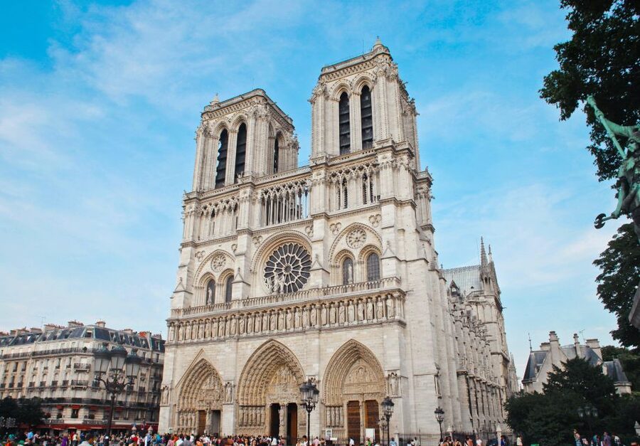 Paris: Notre Dame Exterior Walking Tour with Sainte Chapelle - Pont Neuf and the Seine