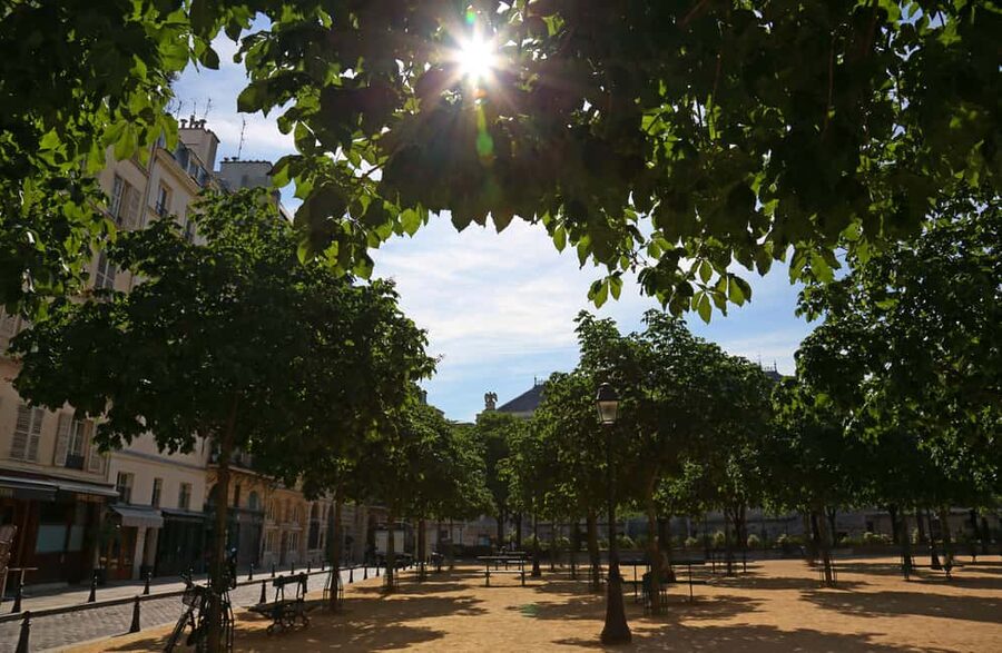Paris: Notre Dame Outside Tour and Sainte Chapelle Ticket - Tips for Making the Two Hours Count