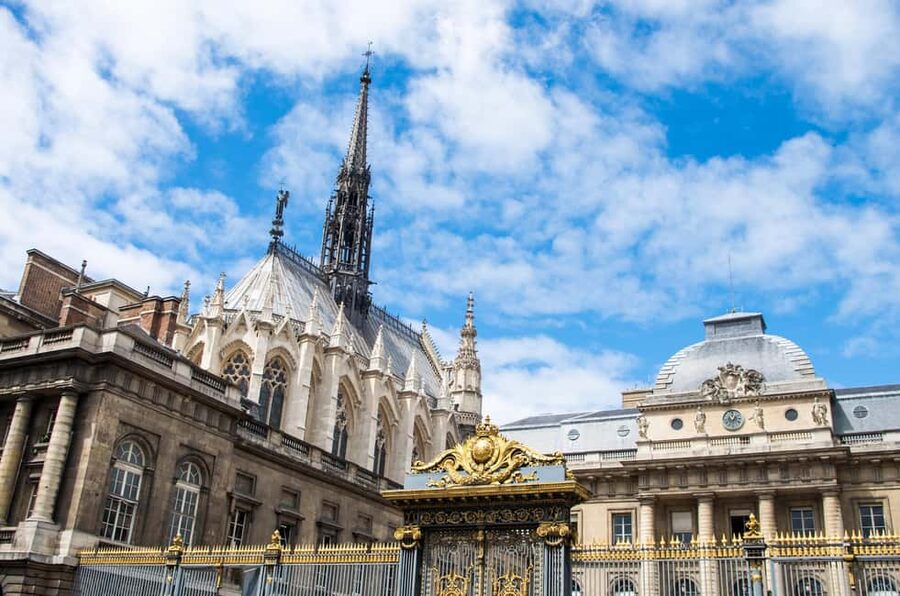 Paris: Notre Dame Outside Tour and Sainte Chapelle Ticket - Place Dauphine and the Royal Side of Paris