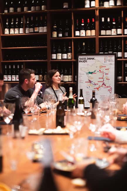 Paris: O Chateau's Wine Tasting Dinner - How the 8 p.m. dinner unfolds