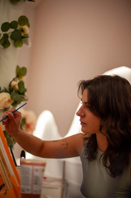 Paris : Painting experience in an art cafe - A quiet art break near the Eiffel Tower