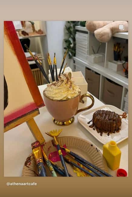 Paris : Painting experience in an art cafe - Why the included drink adds real value