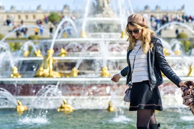Paris: Palace of Versailles Guided Tour with Bus Transfers - Why Versailles works best with a guide